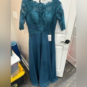 Elegant Teal Lace Evening Gown